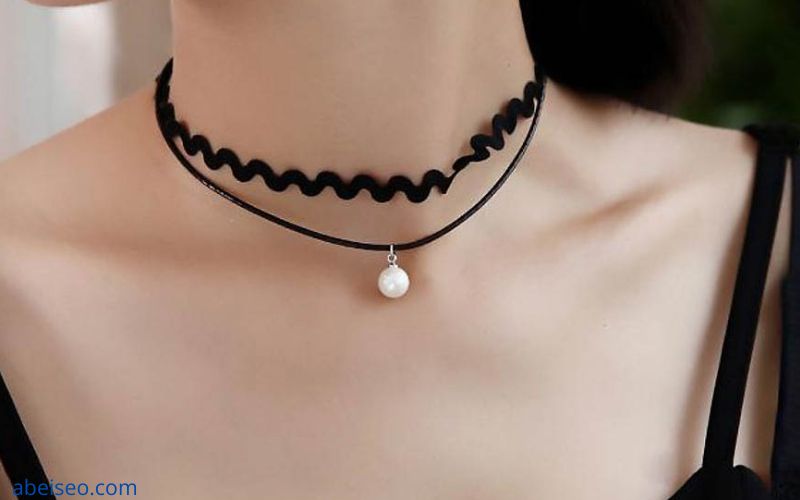 Vòng Cổ Choker: Phụ Kiện Không Thể Thiếu Của Phái Đẹp